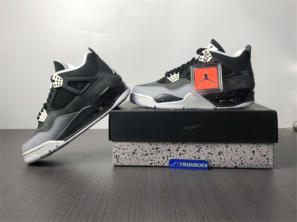 AIR JORDAN 4 RETRO 